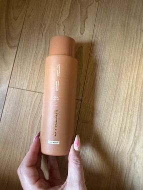 Light-Medium Self-Tanning Milky Essence